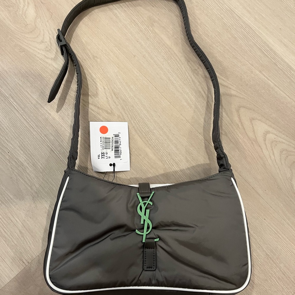 Saint Laurent Le 5 À 7 Hobo